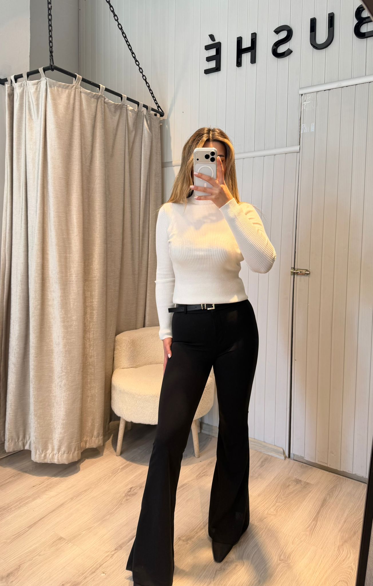 KENDİNDEN KEMERLİ BİR BEDEN ZAYIF GÖSTEREN İSOANYOL KUMAŞ PANTOLON