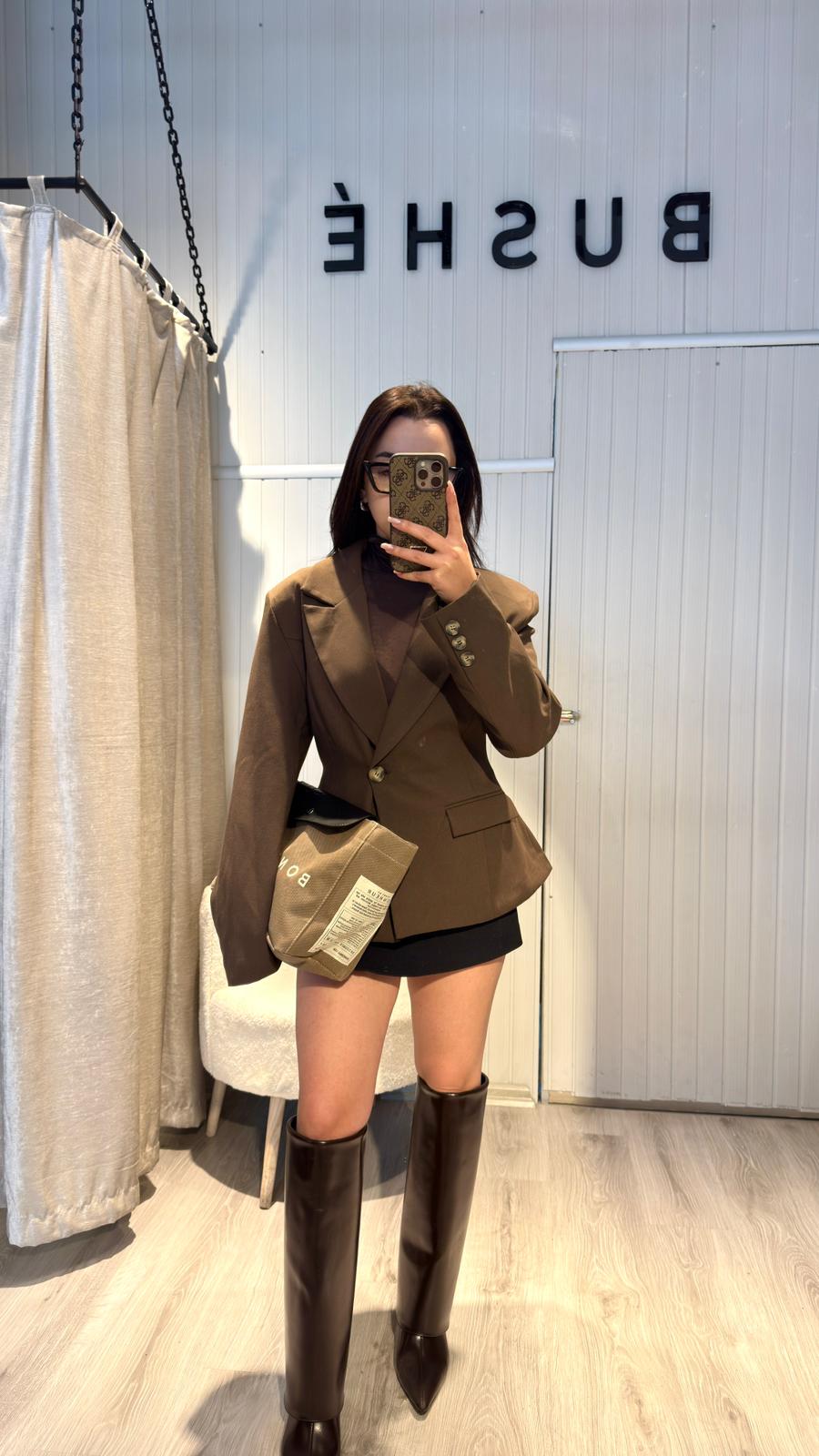 KAHVERENGİ BELDEN OTURTMALI TEK DÜĞME BLAZER