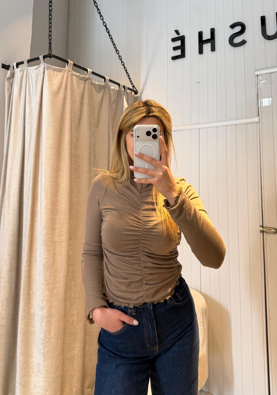 ÖNÜ BÜZGÜLÜ BLUZ