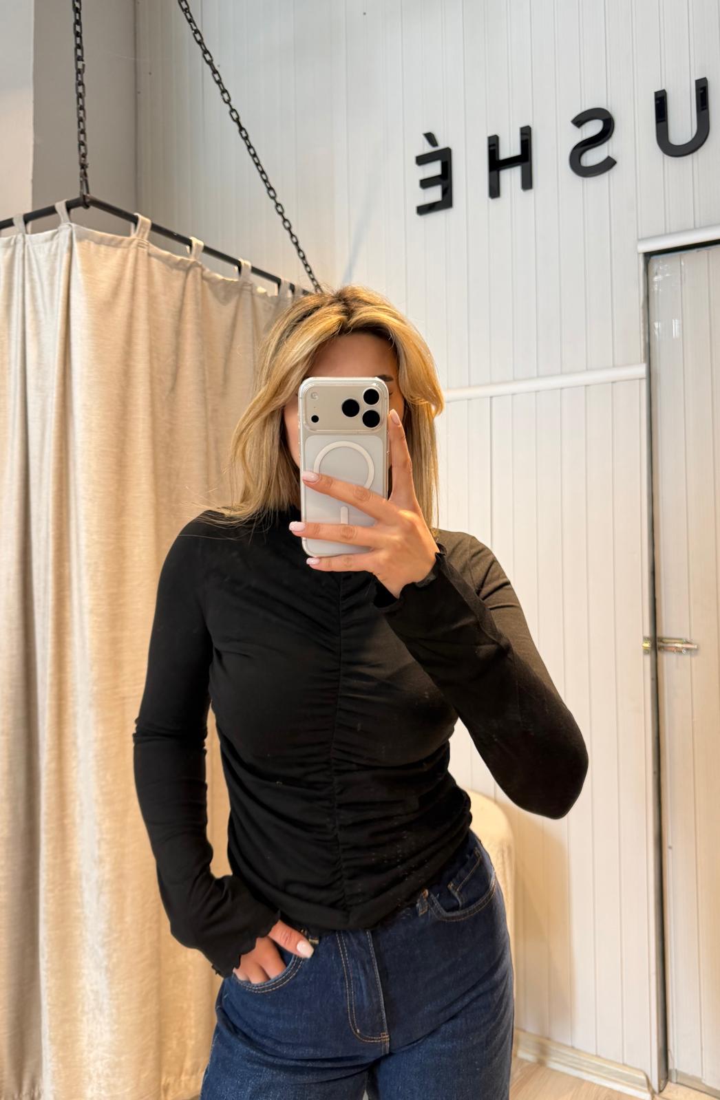 ÖNÜ BÜZGÜLÜ BLUZ